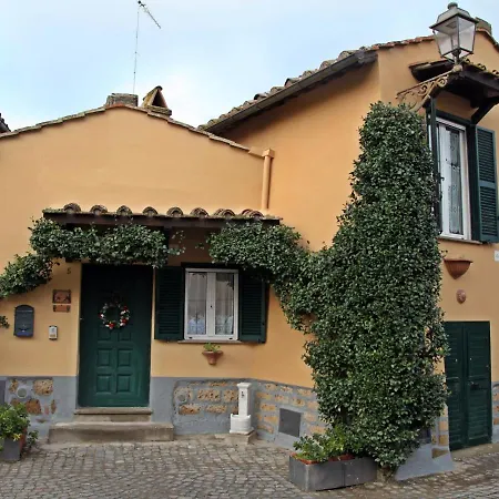 Nives Tuscania