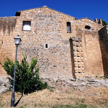 Nyaraló Nives